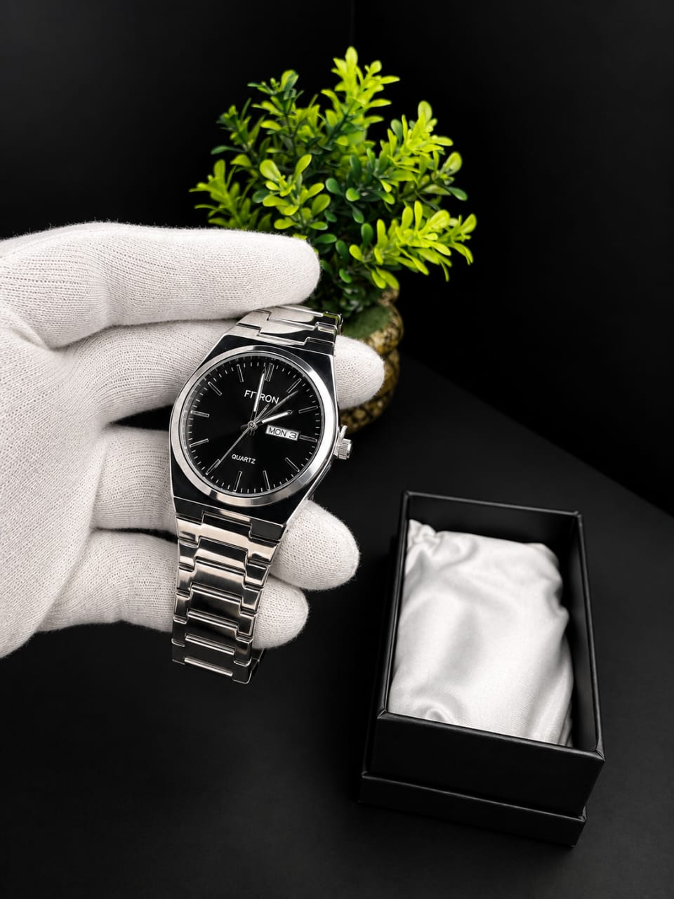 Classic Black Dial Men’s Watch – Stainless Steel Bracelet with Date Display