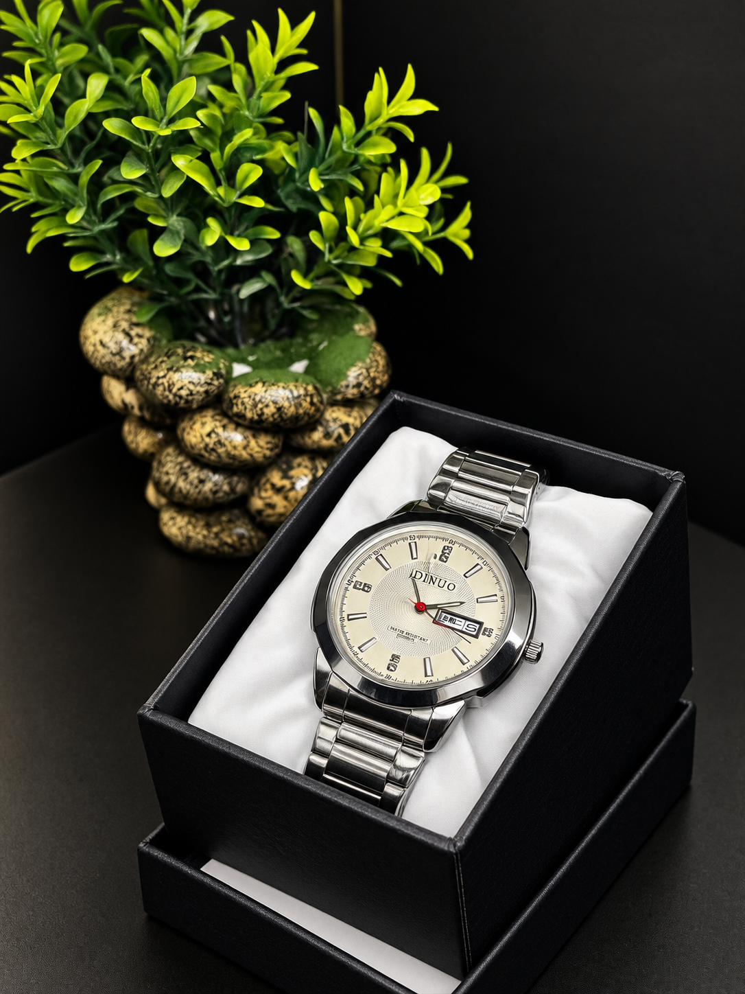 DINUO Luxury Stainless Steel Men’s Watch – Elegant Day & Date Display