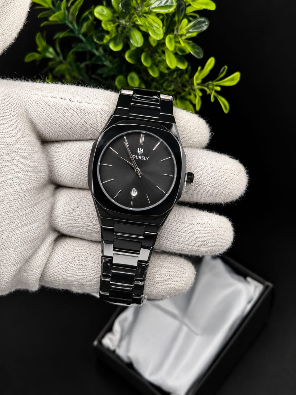 Luxury Black Stainless Steel Watch – Minimalist Dial with Date Display