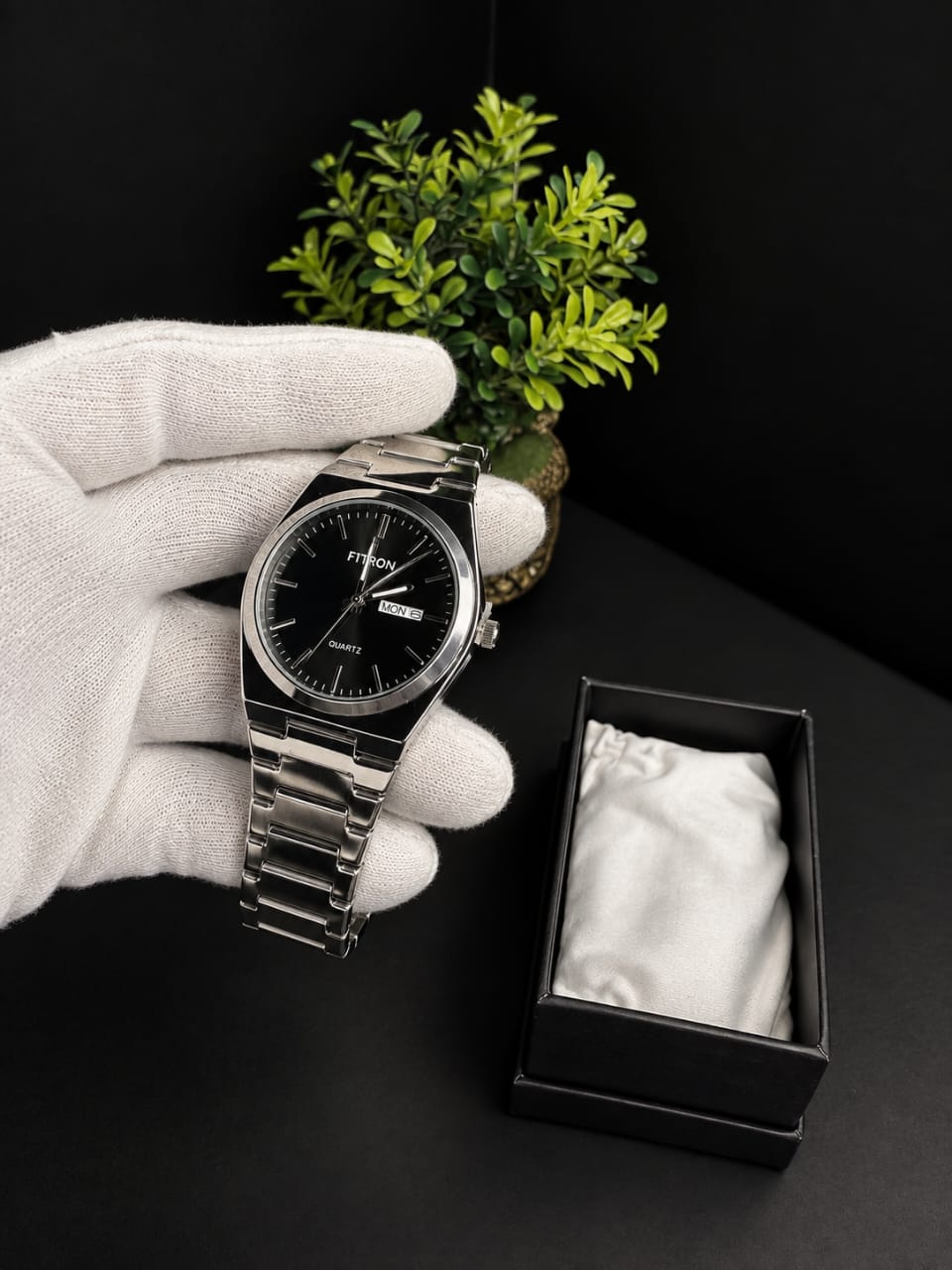 Classic Black Dial Men’s Watch – Stainless Steel Bracelet with Date Display