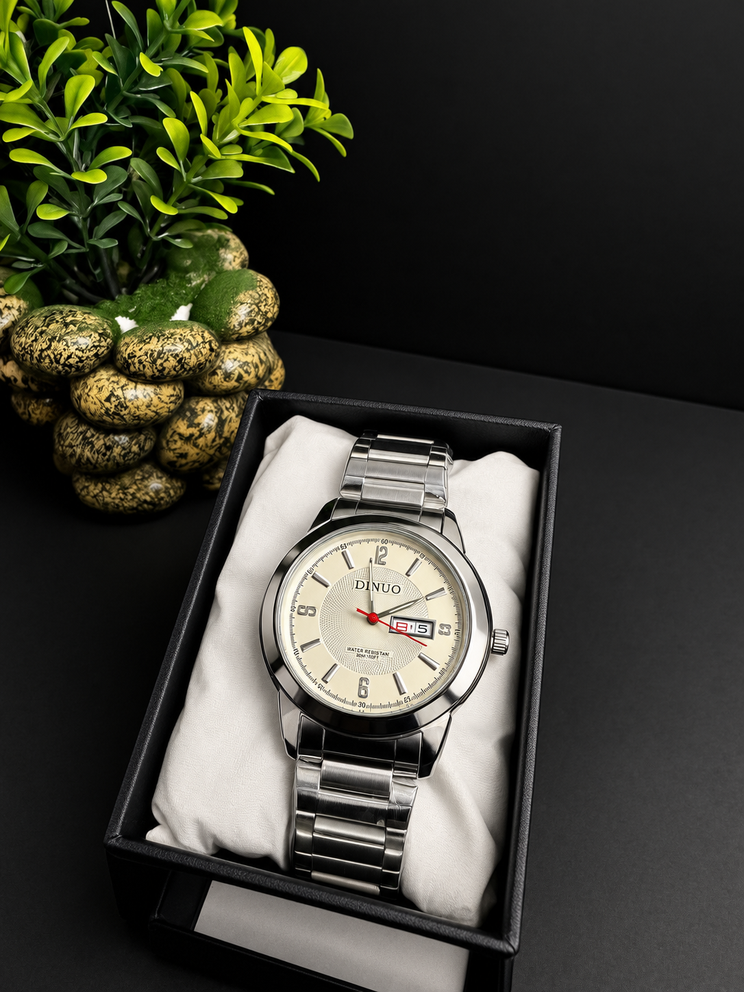 DINUO Luxury Stainless Steel Men’s Watch – Elegant Day & Date Display